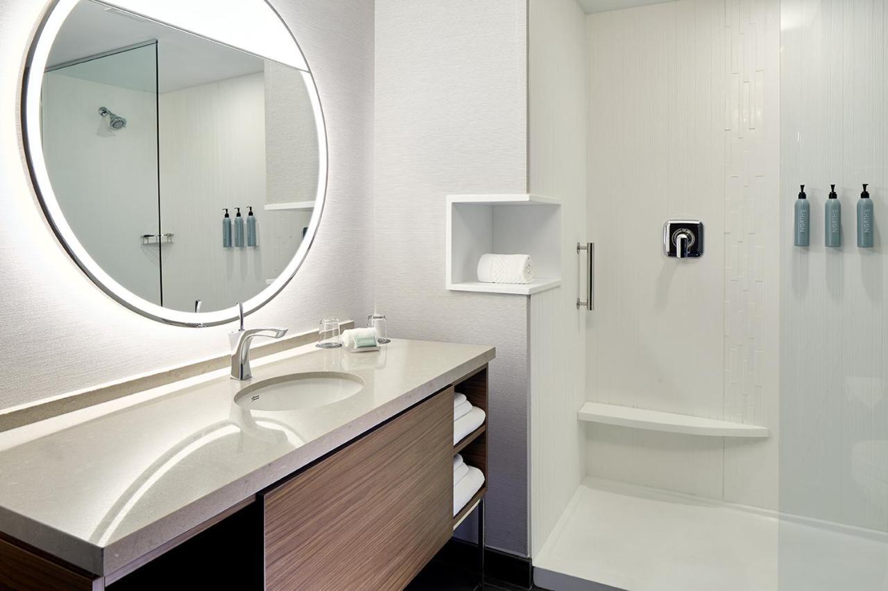 Courtyard Montreal Midtown Hotell Exteriör bild