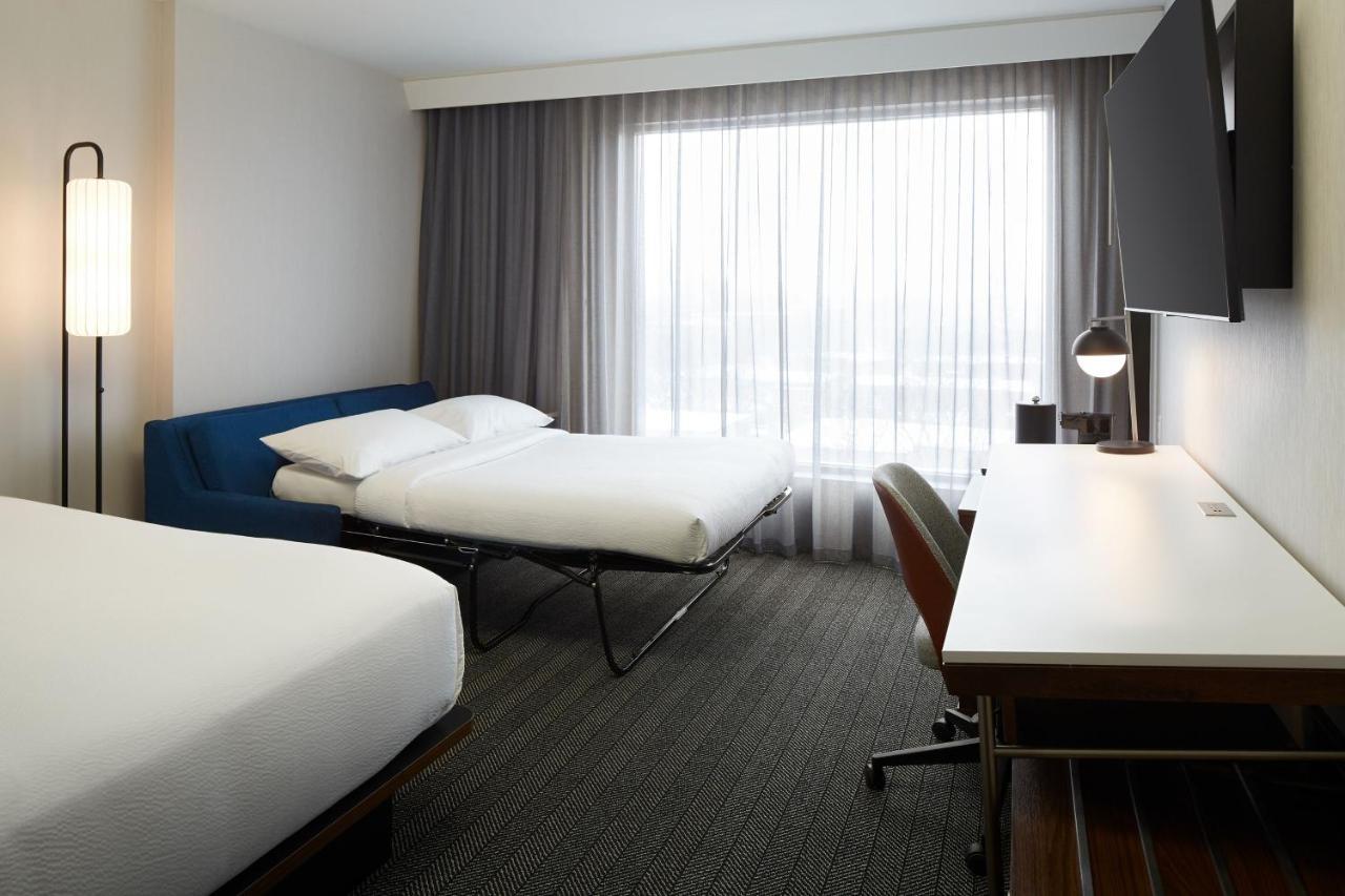 Courtyard Montreal Midtown Hotell Exteriör bild