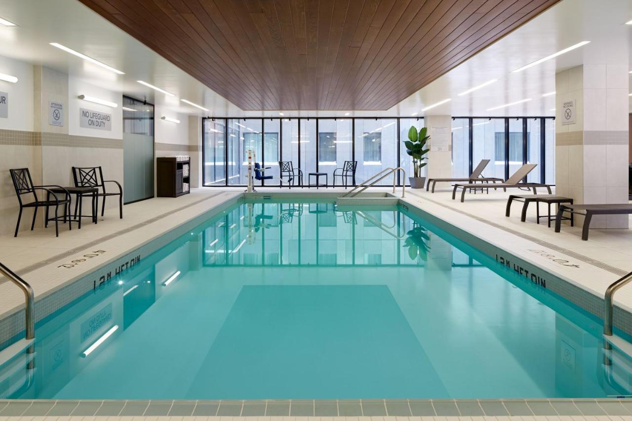 Courtyard Montreal Midtown Hotell Exteriör bild